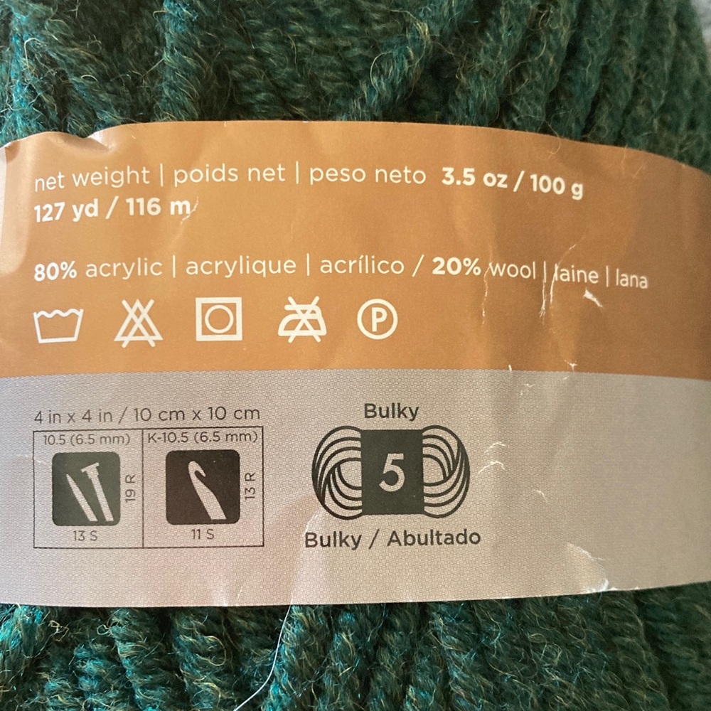 Lion Brand Woolspun Yarn - Green - Picture 3 of 3